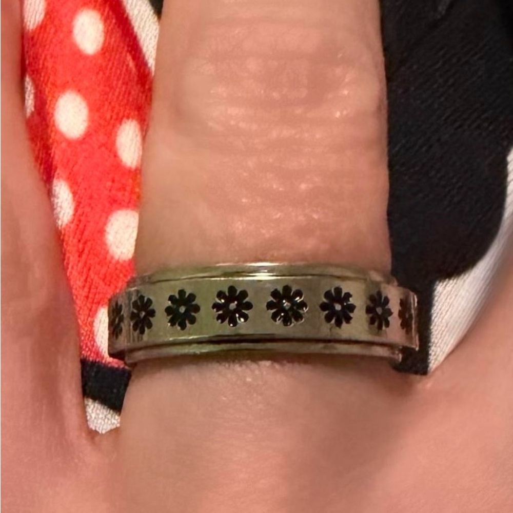 Stainless Steel Daisy Flower Anti-Stress/Fidget/Anti-anxiety Spin Spinner Ring 🌼